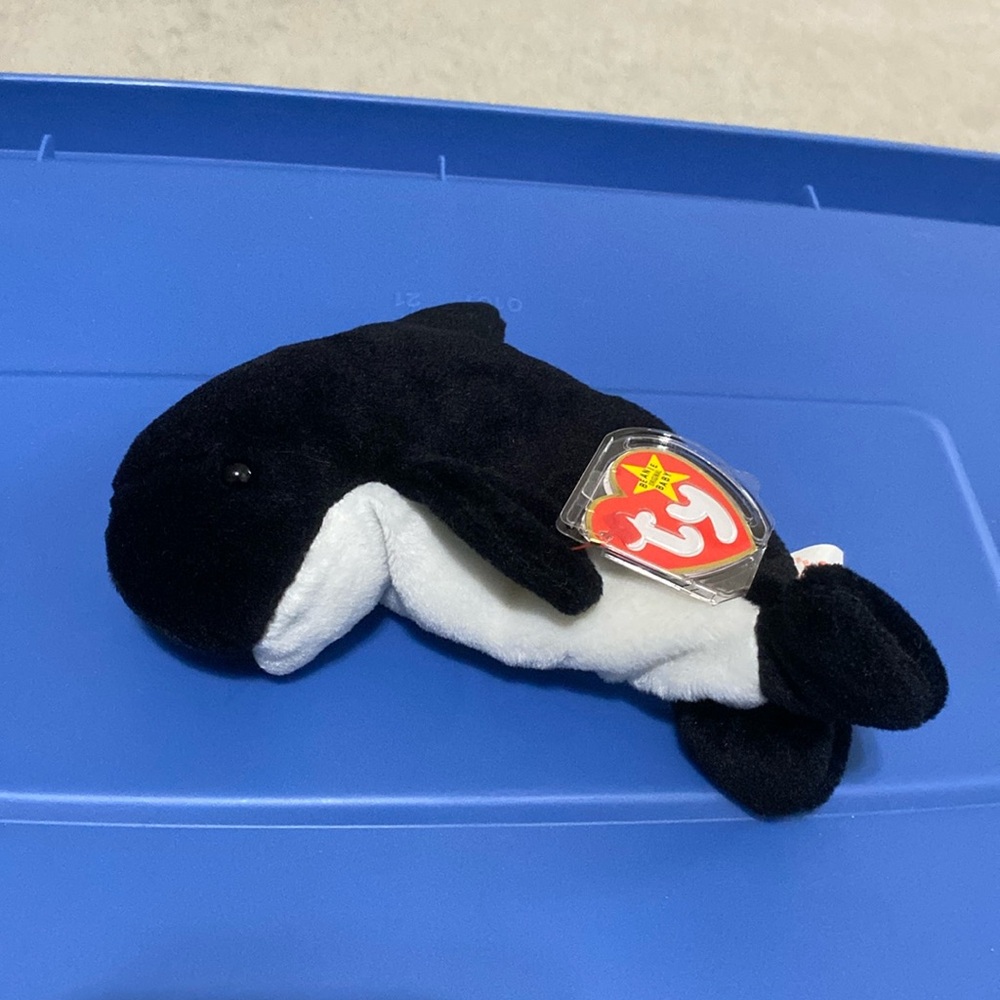 TY Beanie Baby, 1996 Vintage, NWT, WAVES the Whale Plush